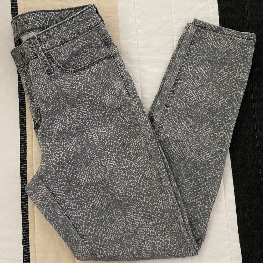 Universal Thread Snake Print Jeans